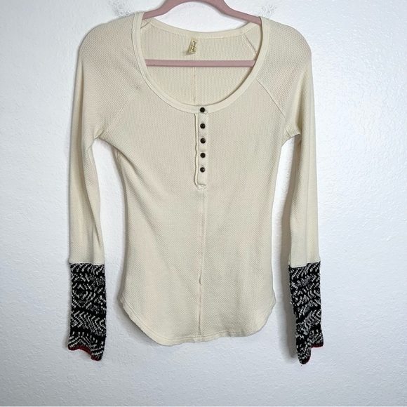 Free People Top Women Small Newbie Thermal Alpine Henley Cuffs Cream Black B22 - Picture 1 of 7